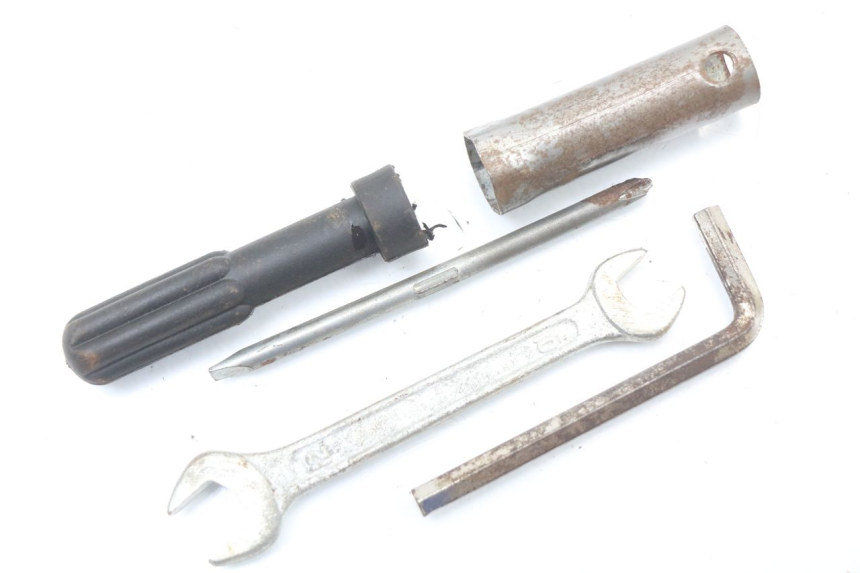 photo de TROUSSE A OUTILS JONWAY AZTRAL 125 (2008 - 2017)