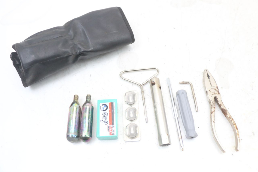 photo de TROUSSE A OUTILS BMW C1 125 (2000 - 2003)