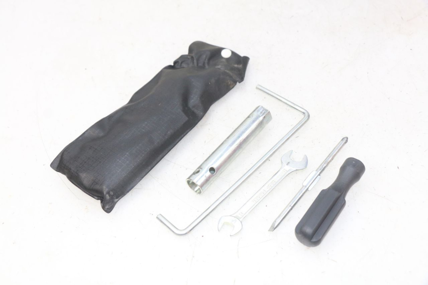photo de TROUSSE A OUTILS SUZUKI BURGMAN 125 (2007 - 2014)