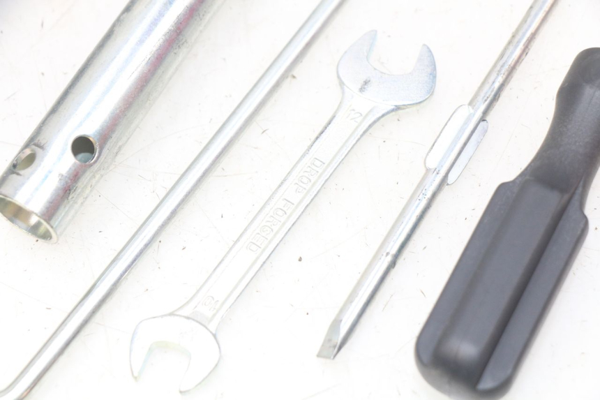 photo de TROUSSE A OUTILS SUZUKI BURGMAN 125 (2007 - 2014)