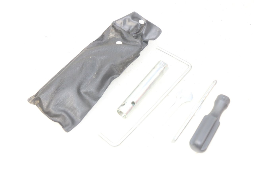 photo de TROUSSE A OUTILS SUZUKI BURGMAN 125 (2007 - 2014)