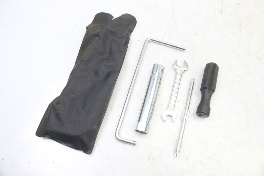 photo de TROUSSE A OUTILS SUZUKI BURGMAN 125 (2007 - 2014)