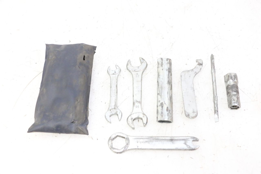photo de TROUSSE A OUTILS HONDA CBF 125 (2009 - 2015)