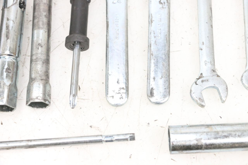 photo de TROUSSE A OUTILS SUZUKI DL V STROM 1000 (2002 - 2007) - Vue d’ensemble