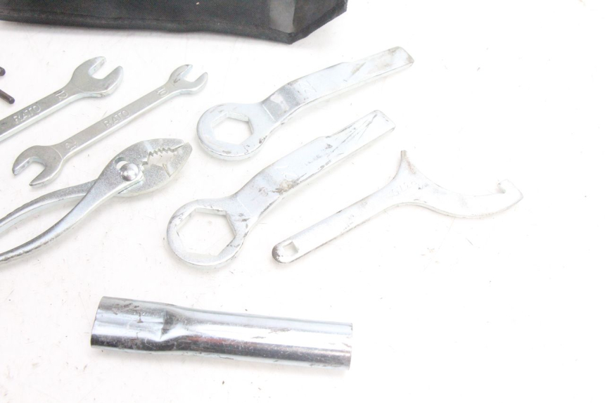 photo de TROUSSE A OUTILS KAWASAKI ER-6 ER6 F ABS 650 (2012 - 2016) - Gros plan technique