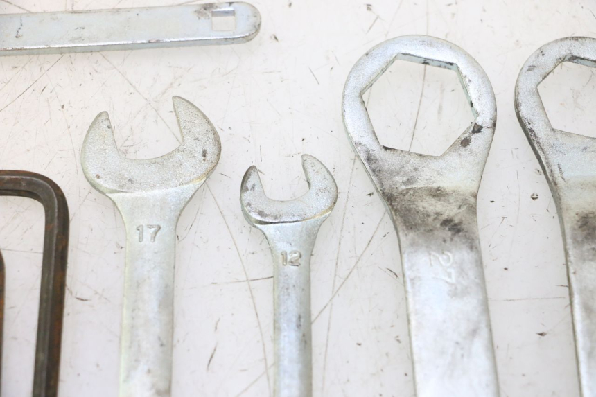 photo de TROUSSE A OUTILS KAWASAKI ER-6 ER6 N 650 (2005 - 2009) - Marquages et références