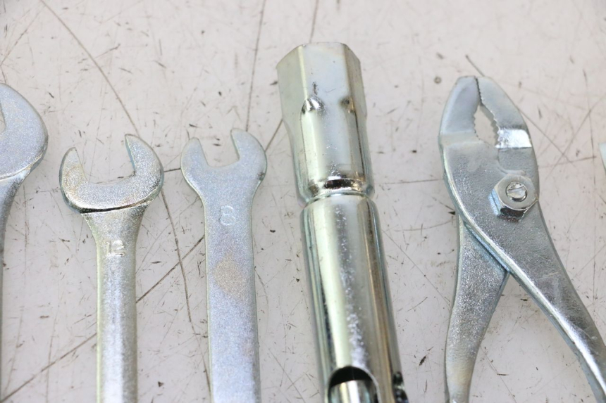photo de TROUSSE A OUTILS YAMAHA FJR 1300 (2001 - 2005) - État de surface