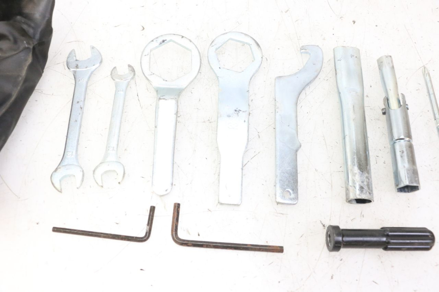 photo de TROUSSE A OUTILS YAMAHA FZ6 FAZER S2 600 (2007 - 2011)
