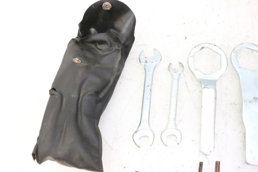 photo de TROUSSE A OUTILS YAMAHA FZ6 FAZER S2 600 (2007 - 2011)