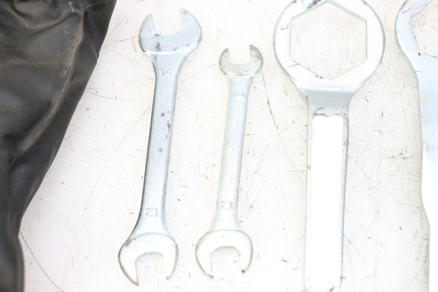 photo de TROUSSE A OUTILS YAMAHA FZ6 FAZER S2 600 (2007 - 2011)