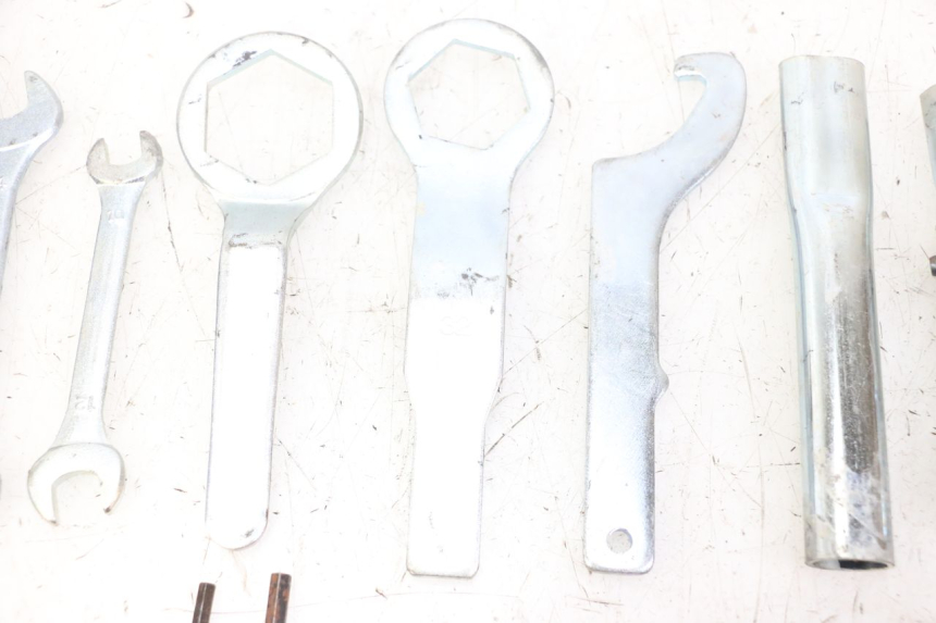 photo de TROUSSE A OUTILS YAMAHA FZ6 FAZER S2 600 (2007 - 2011)