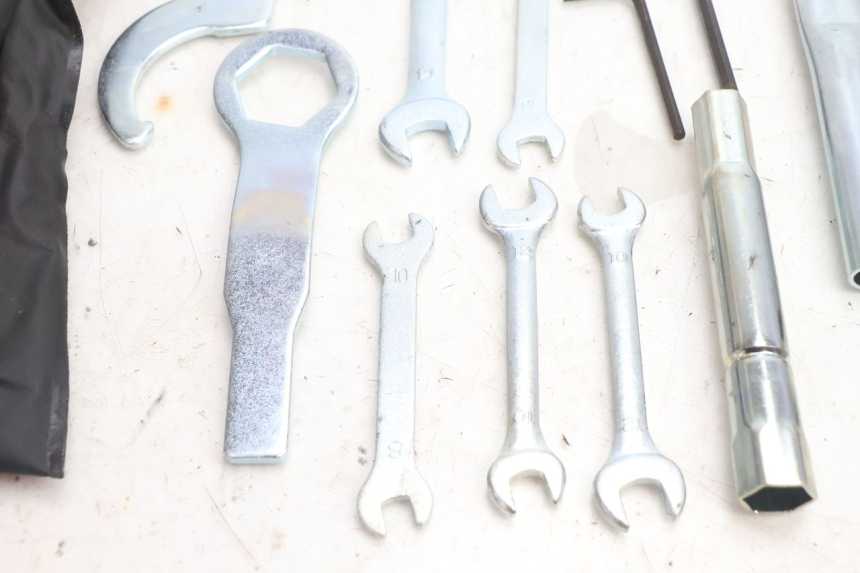 photo de TROUSSE A OUTILS YAMAHA FZ8 800 (2010 - 2016) - Zoom état d’usage