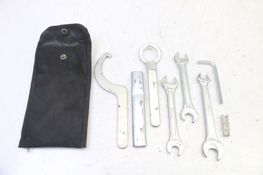 photo de TROUSSE A OUTILS BMW G310 R 310 (2016 - 2020)