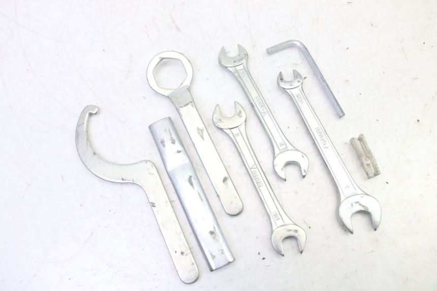 photo de TROUSSE A OUTILS BMW G310 R 310 (2016 - 2020)