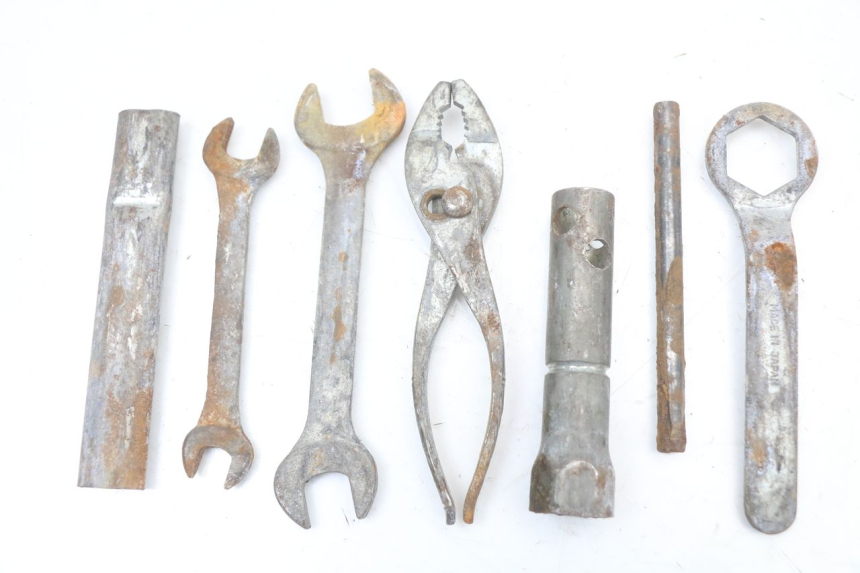 photo de TROUSSE A OUTILS SUZUKI GN 125 (1997 - 2000)