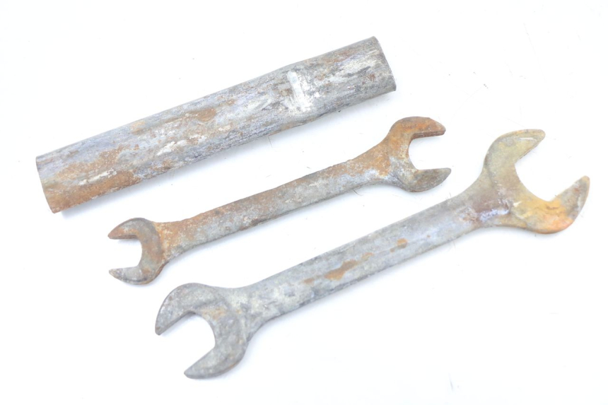 photo de TROUSSE A OUTILS SUZUKI GN 125 (1997 - 2000)
