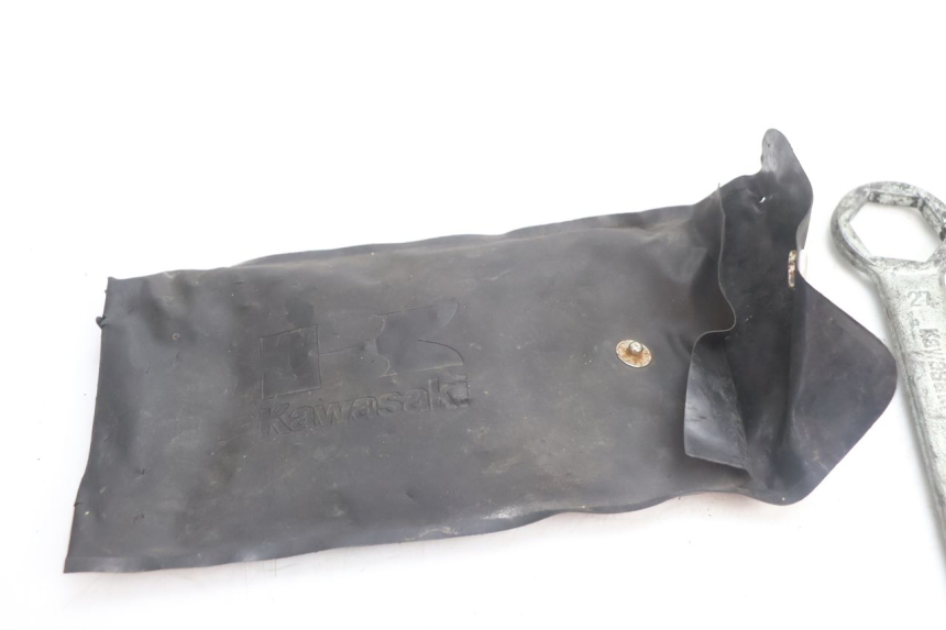photo de TROUSSE A OUTILS KAWASAKI GPX F ZX750F 750 (1986 - 1990) - Zoom état d’usage