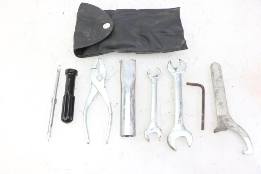 photo de TROUSSE A OUTILS SUZUKI GSR 750 (2011 - 2017)