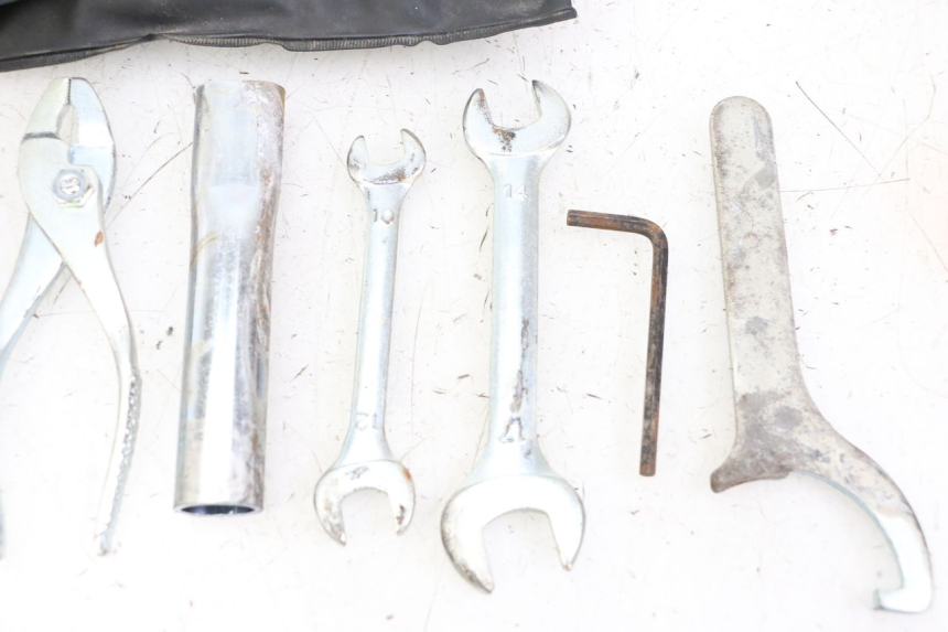 photo de TROUSSE A OUTILS SUZUKI GSR 750 (2011 - 2017)