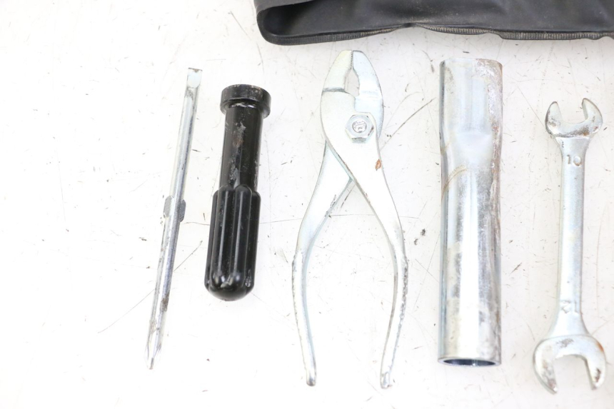 photo de TROUSSE A OUTILS SUZUKI GSR 750 (2011 - 2017)