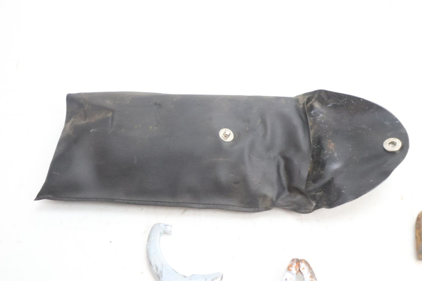 photo de TROUSSE A OUTILS SUZUKI GSR 600 (2005 - 2012) - Détail de la pièce