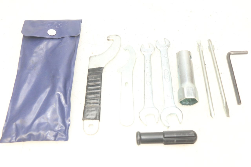 photo de TROUSSE A OUTILS HONDA FES PANTHEON 2T 125 (1998 - 2002)