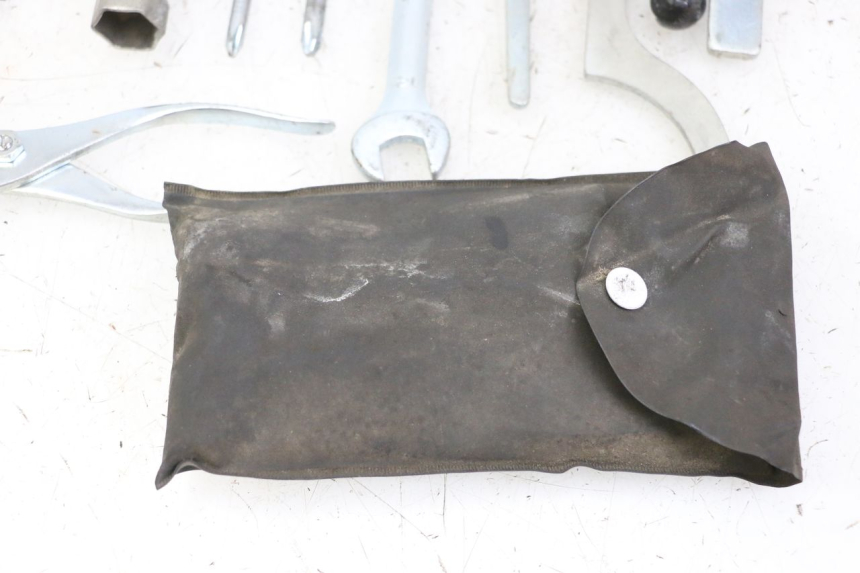 photo de TROUSSE A OUTILS KAWASAKI ZR7 ZR-7 S 750 (1999 - 2004)