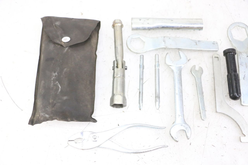 photo de TROUSSE A OUTILS KAWASAKI ZR7 ZR-7 S 750 (1999 - 2004)