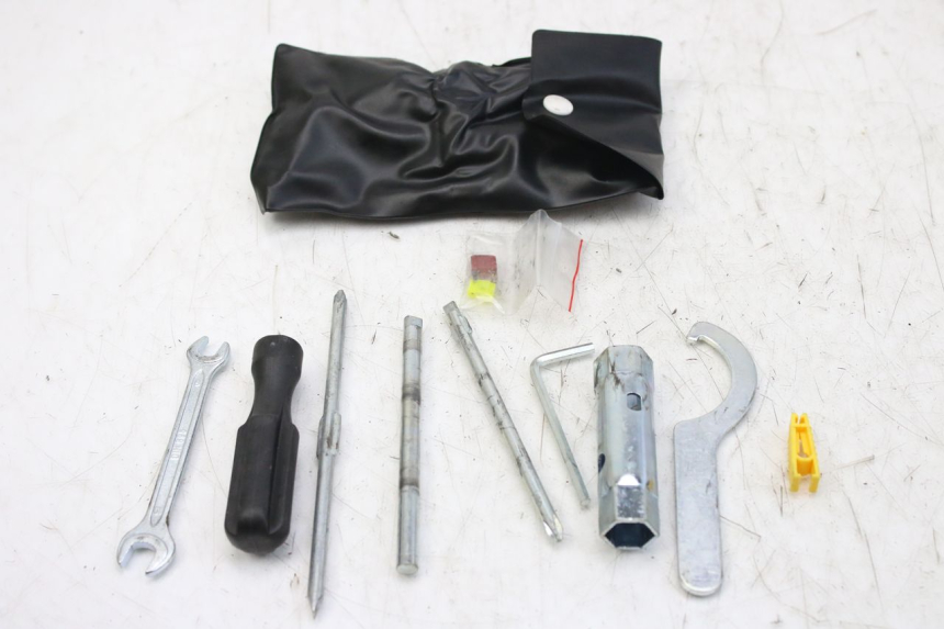 photo de TROUSSE A OUTILS MBK SKYCRUISER 125 (2010 - 2013)