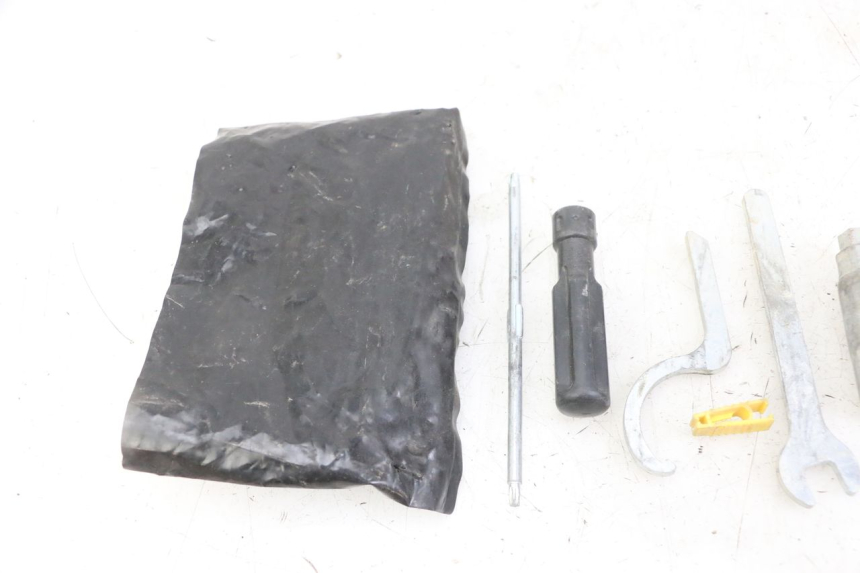 photo de TROUSSE A OUTILS PIAGGIO MP3 LT 300 (2010 - 2016)
