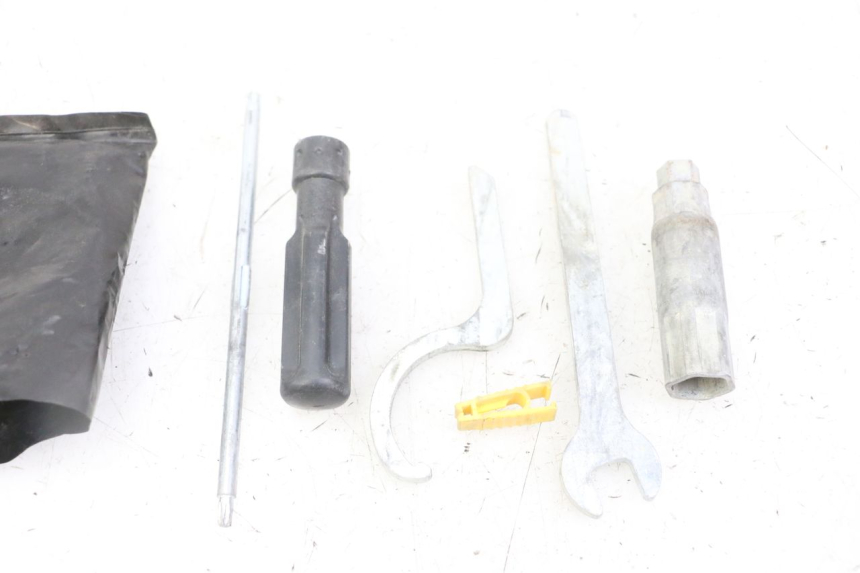 photo de TROUSSE A OUTILS PIAGGIO MP3 LT 300 (2010 - 2016)