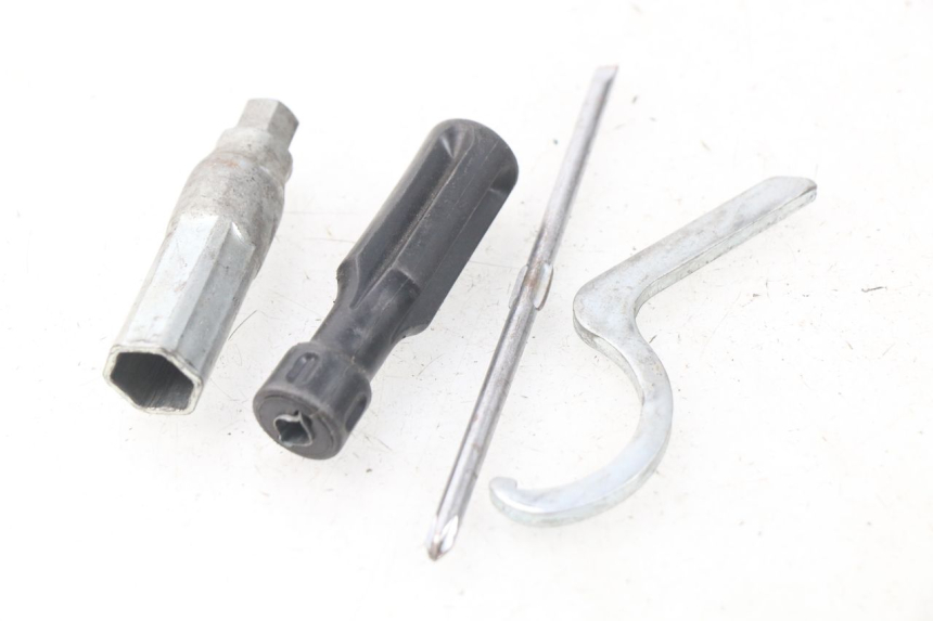 photo de TROUSSE A OUTILS PIAGGIO MP3 125 (2006 - 2014) - Détail de la pièce