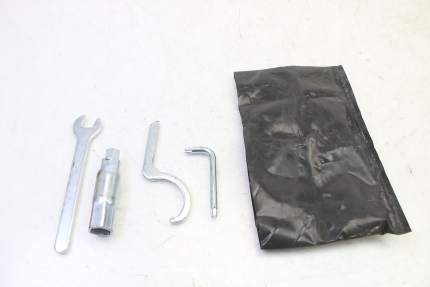 photo de TROUSSE A OUTILS PIAGGIO MP3 RL 250 (2007 - 2010)