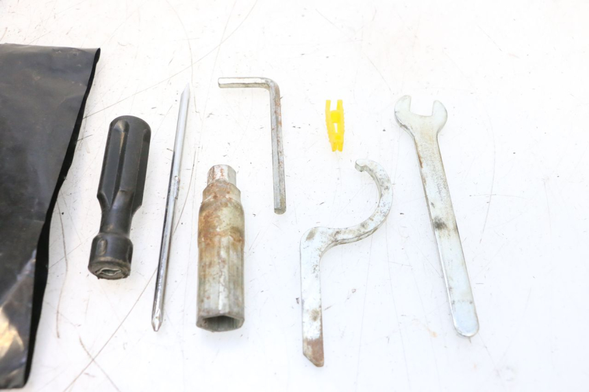 photo de TROUSSE A OUTILS PIAGGIO MP3 125 (2006 - 2014) - Détail de la pièce