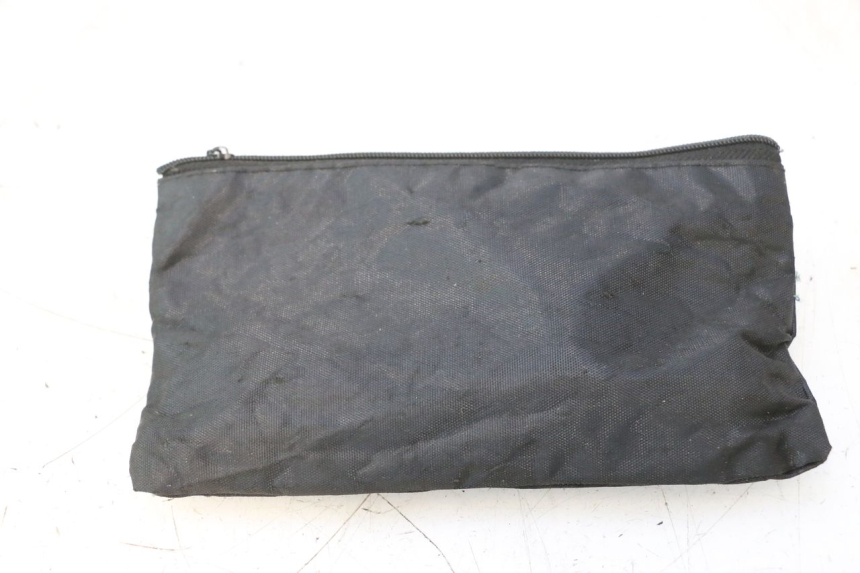 photo de TROUSSE A OUTILS KYMCO LIKE 4T 50 (2019 - 2025) - Détail de la pièce