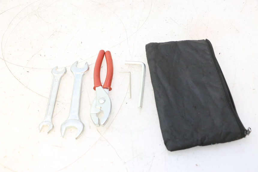 photo de TROUSSE A OUTILS KYMCO LIKE 4T 50 (2019 - 2025) - Autre angle de vue