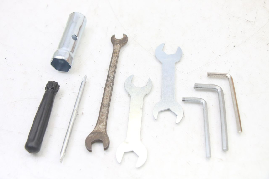 photo de TROUSSE A OUTILS PEUGEOT KISBEE 4T 50 (2010 - 2017)