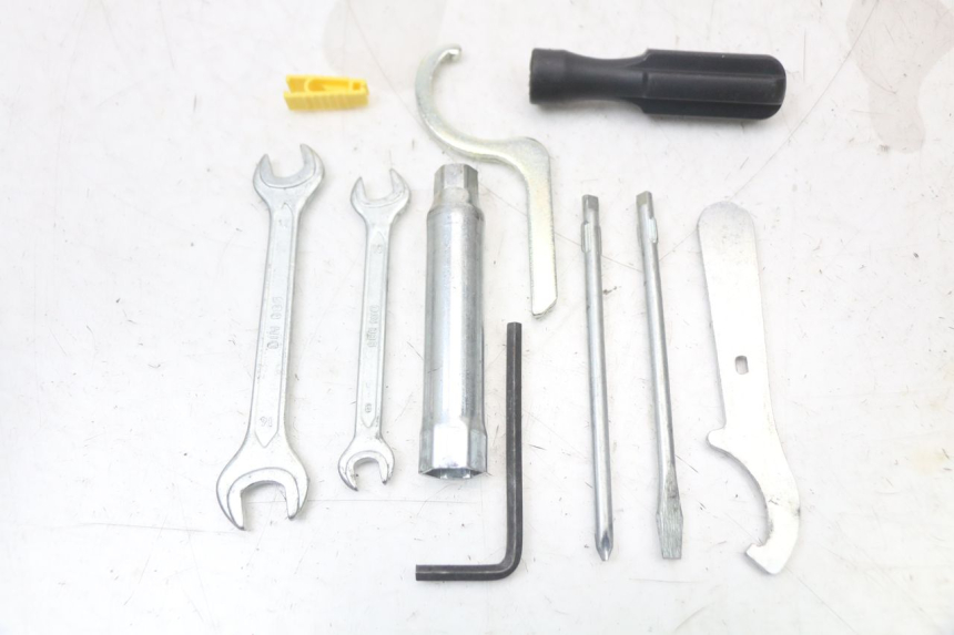 photo de TROUSSE A OUTILS PIAGGIO MP3 HPE 350 (2018 - 2020)