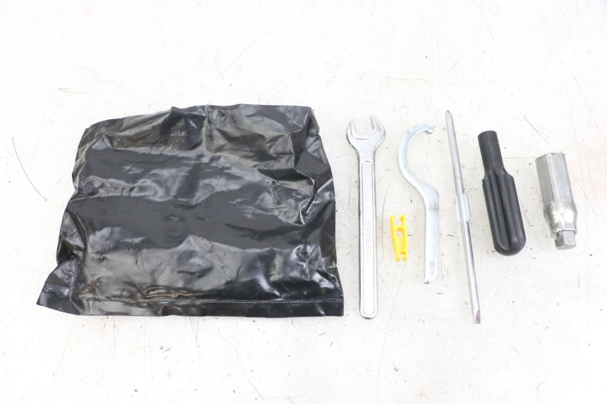 photo de TROUSSE A OUTILS PIAGGIO X8 125 (2004 - 2007)