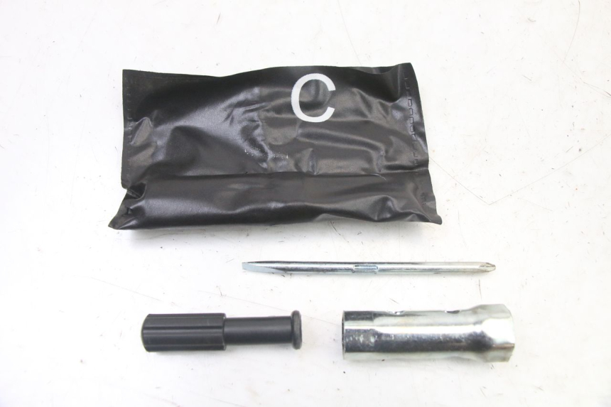 photo de TROUSSE A OUTILS PIAGGIO ZIP 2T 50 (2009 - 2019)