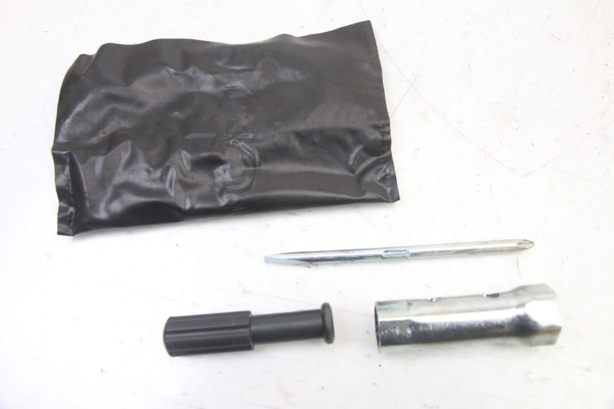 photo de TROUSSE A OUTILS PIAGGIO ZIP 2T 50 (2009 - 2019)