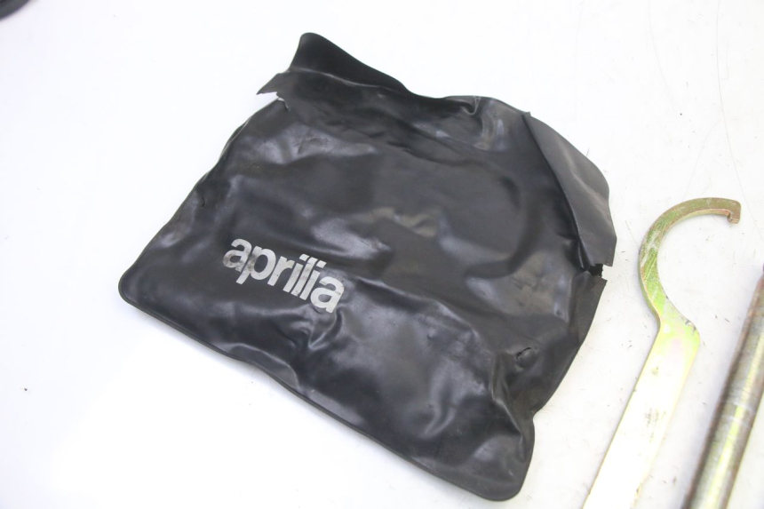 photo de TROUSSE A OUTILS APRILIA SCARABEO GT TOURING 125 (1999 - 2005)