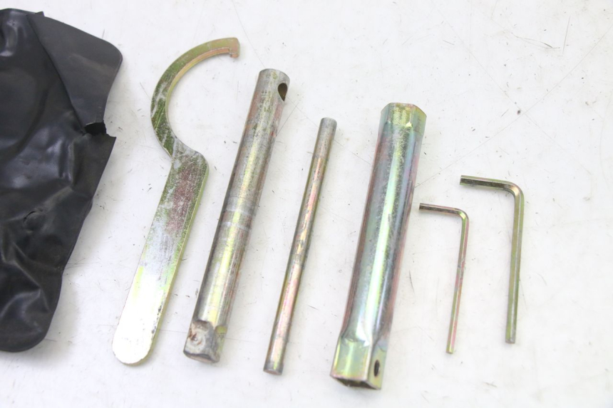 photo de TROUSSE A OUTILS APRILIA SCARABEO GT TOURING 125 (1999 - 2005)