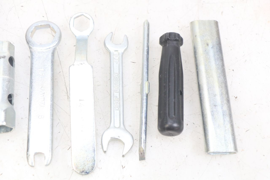 photo de TROUSSE A OUTILS HONDA SCV LEAD 100 (2003 - 2007)