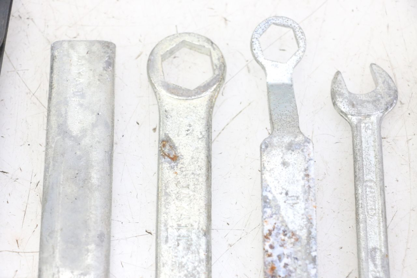 photo de TROUSSE A OUTILS HONDA SCV LEAD 100 (2003 - 2007)