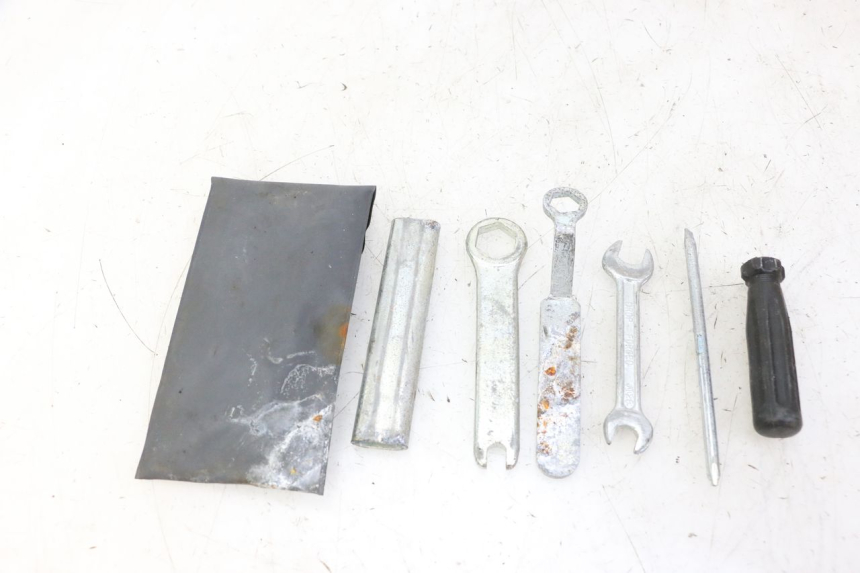 photo de TROUSSE A OUTILS HONDA SCV LEAD 100 (2003 - 2007)