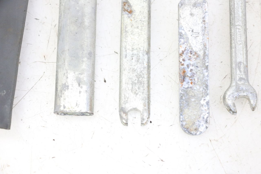 photo de TROUSSE A OUTILS HONDA SCV LEAD 100 (2003 - 2007)