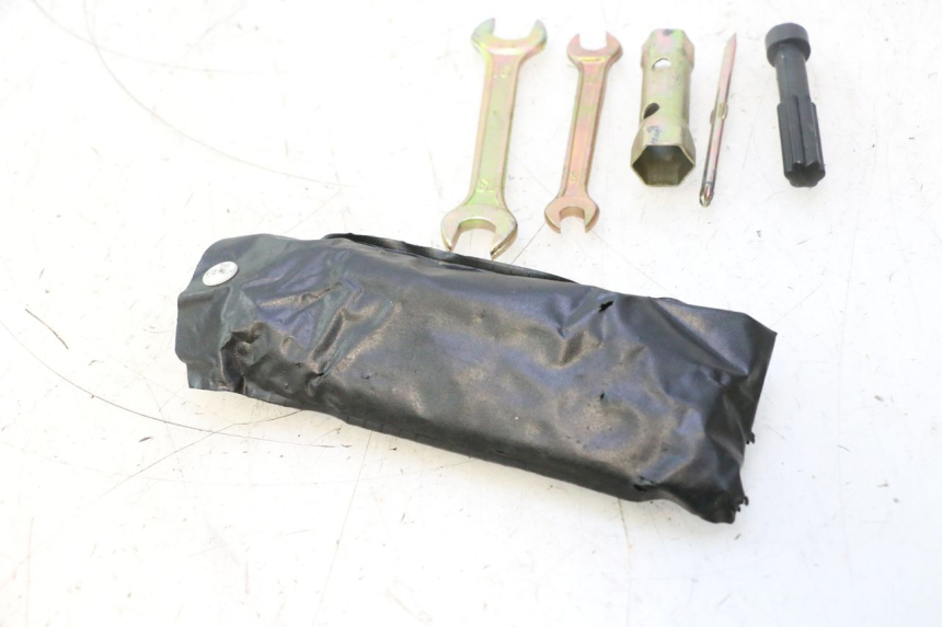 photo de TROUSSE A OUTILS MASH SEVENTY FIVE 125 (2013 - 2021) - Autre angle de vue
