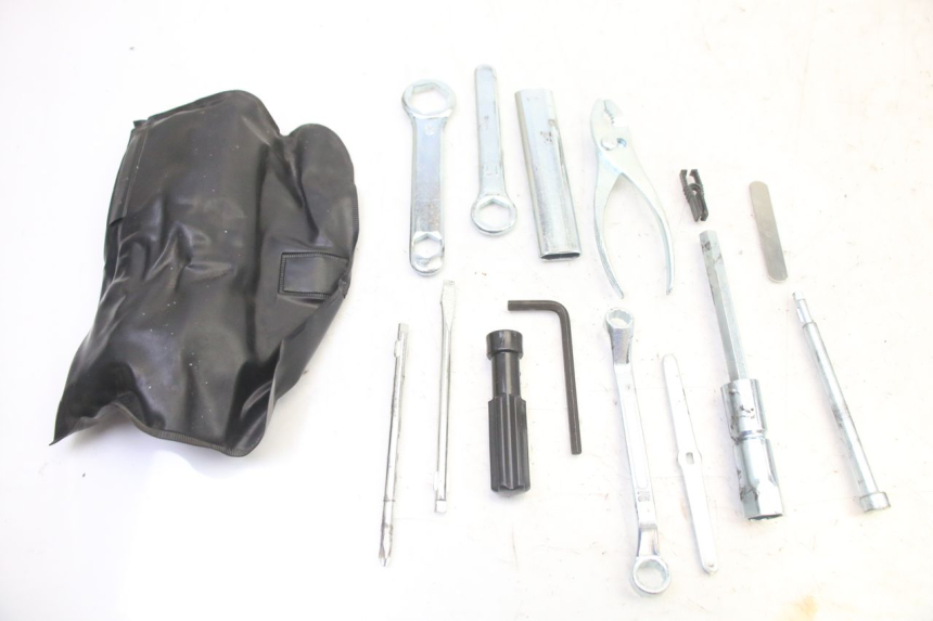 photo de TROUSSE A OUTILS HONDA ST PAN EUROPEAN 1300 (2002 - 2013)
