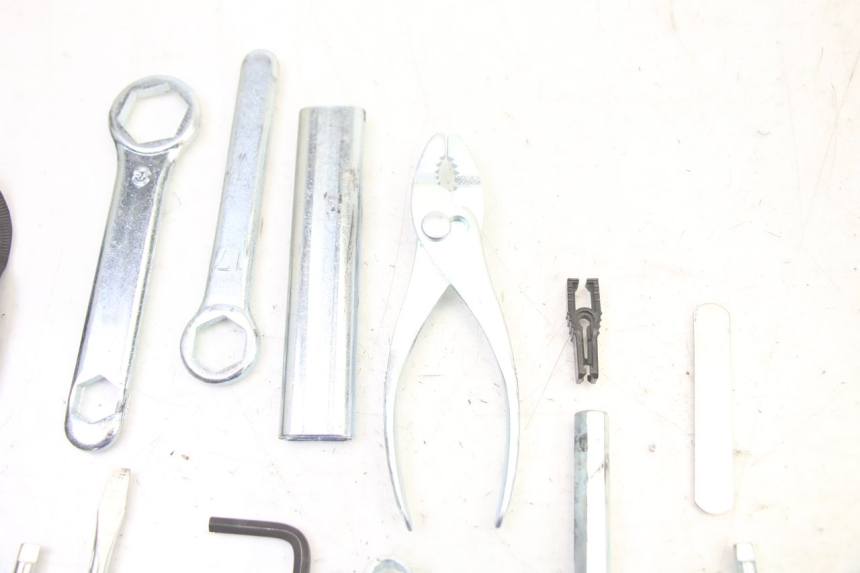 photo de TROUSSE A OUTILS HONDA ST PAN EUROPEAN 1300 (2002 - 2013)
